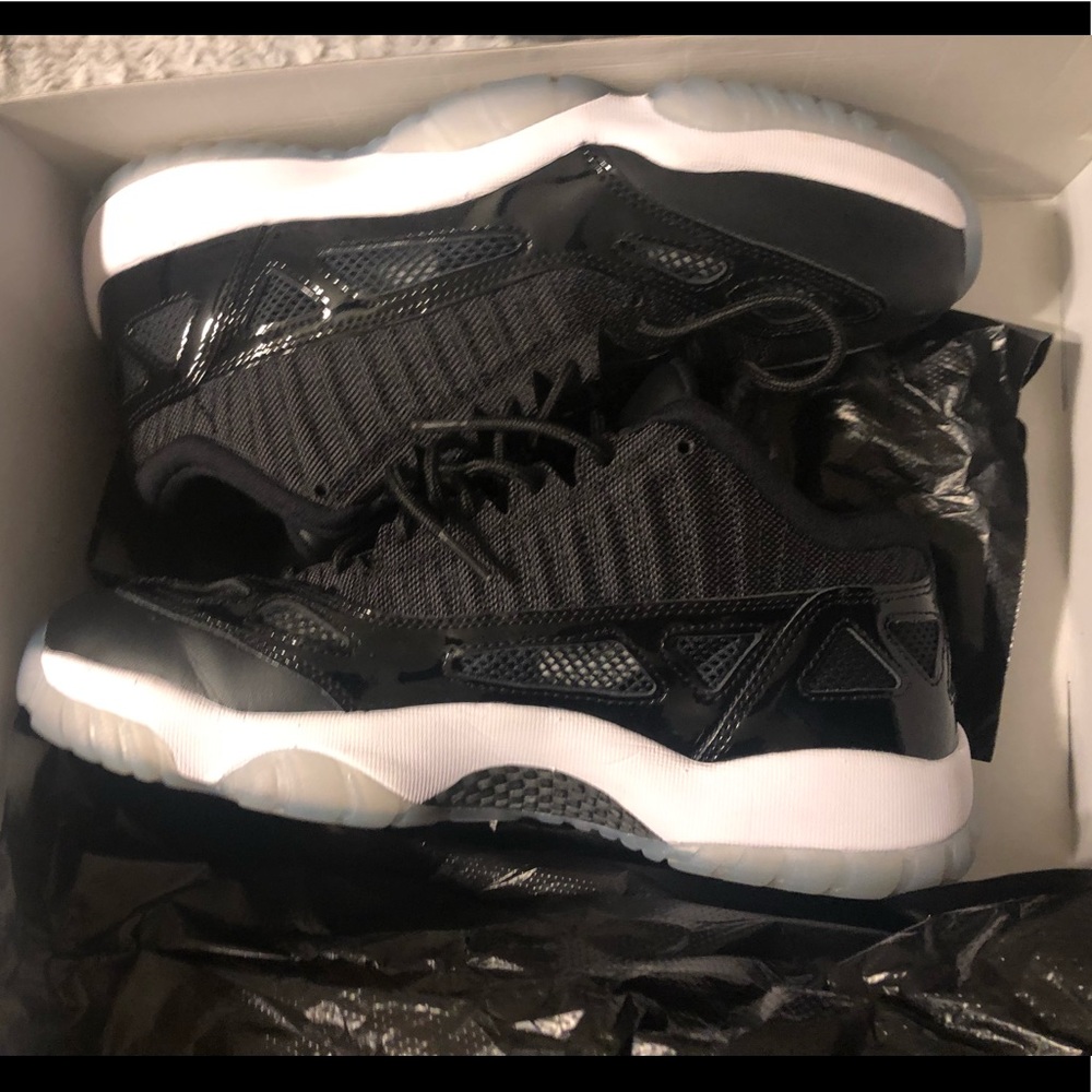 Jordan 11 Low IE